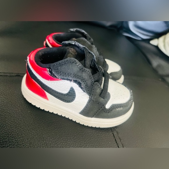 Nike kids shoes size 5C in great condition - Picture 2 of 8